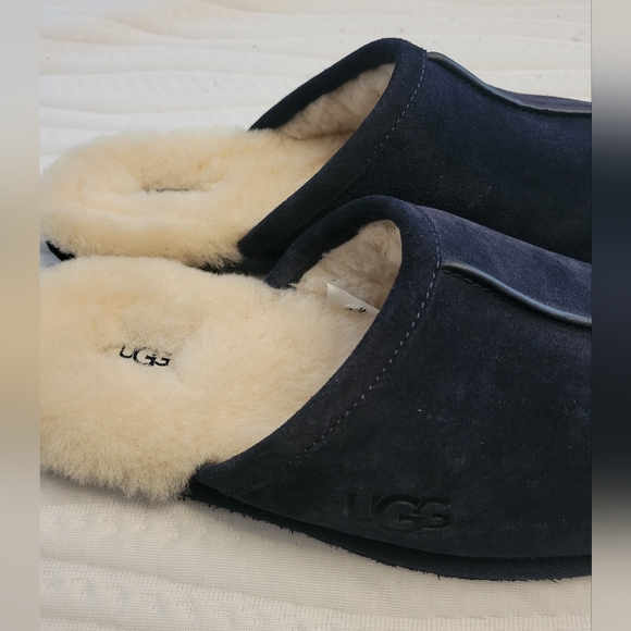 Ugg Men's Slippers - Picture 3 of 6